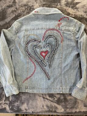 Chicos Denim Jacket Size 2 Large Light Wash Frayed Heart Embroidery‎ Y2K Coat